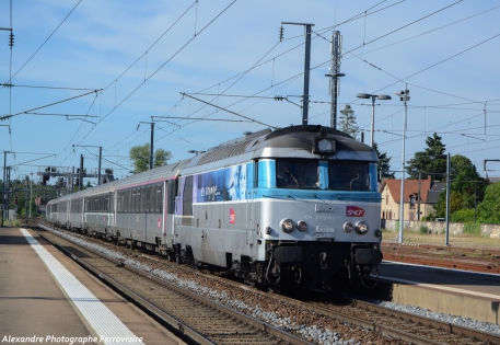 BB 67616 et son IC 4417 IC 4417 Tours-Lyon mené par la BB 67616 coté bleu entrent en gare de Moulins/Allier
