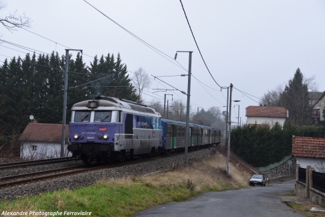 BB 67613 et RRR Auvergne n°12 Passage en W à Billy du BB 67613 et de la RRR n°12