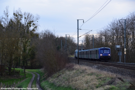 RRR 12 et BB 67400  en pousse RRR 12 et BB 67400  en pousse sur un TER Clermont-FD Moulins/Allier.