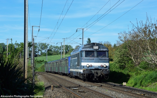 BB 67556 et RRR  TER Moulins-Brioude avec en tête d'une RRR Auvergne la BB 67556