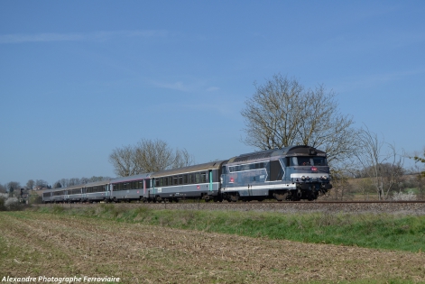 BB 67377 IC 4403 Nantes-Lyon avec en tête d'une rame de voitures corail la 67377