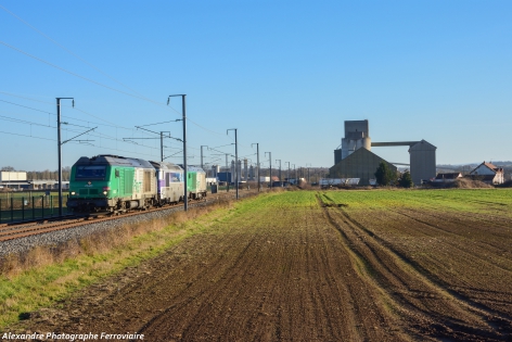 Trains de Machines BB 75400, 67400, et 75400 sur un St Germain des Fossés Nevers
