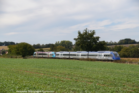 X72500 en UM TER Lyon-Tours avec un X72500 Pays de la Loire et X72500 Rhône Alpes