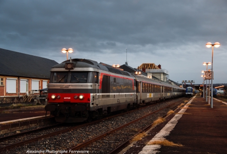 BB 67566 et intercités 3920 Le dernier train corail intercités Montluçon-Bourges quitte Montluçon en ce 8 décembre 2018