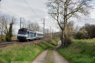 BB 67351 et voiture Corail TER Acheminement d'une voiture TER Rhône Alpes sorti de révision à Périgueux et à destination de Lyon avec la BB 67351.