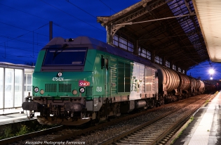 BB 75424 fret la BB 75424 fret et au repos à la voie D de la Gare de St Germain des Fossés avec sa rame de citernes pour Total en provenance de Sibelin et a destination de Cournon

