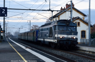 67305 et RRR 26 Arrêt commercial en gare de Varennes/Allier pour ce TER Moulins-Clermont assurer par la 67305 et la RRR Auvergne n°26
