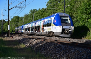 UM d'X76500 TER n°875742 Lyon-Clermont-Ferrand en UM d'XGC avec en tête l'X76831