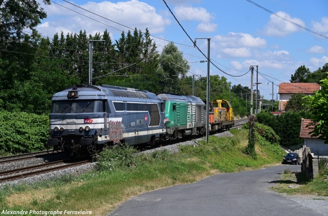 BB 67510 infra la BB 67510 infra assure le trains de machines entre Nevers et Clermont-Ferrand