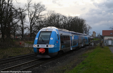 XGC  76549 l'X 76549 assure un TER Clermont-Lyon