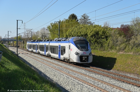 Regiolis B 84639M Le regiolis B 84639M assure un TER Moulins/Allier Clermont