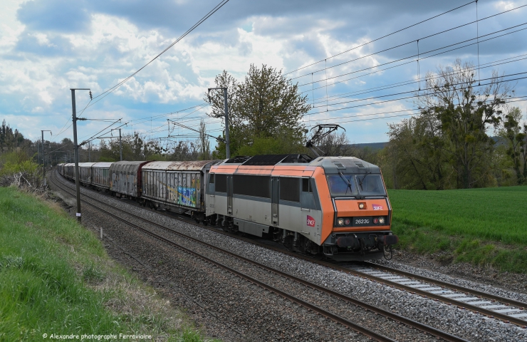 BB 26230 Béton TRI-FEUX Retour de Clermont pour la BB 26230 en tête du train 75044 Clermont-Villeneuve