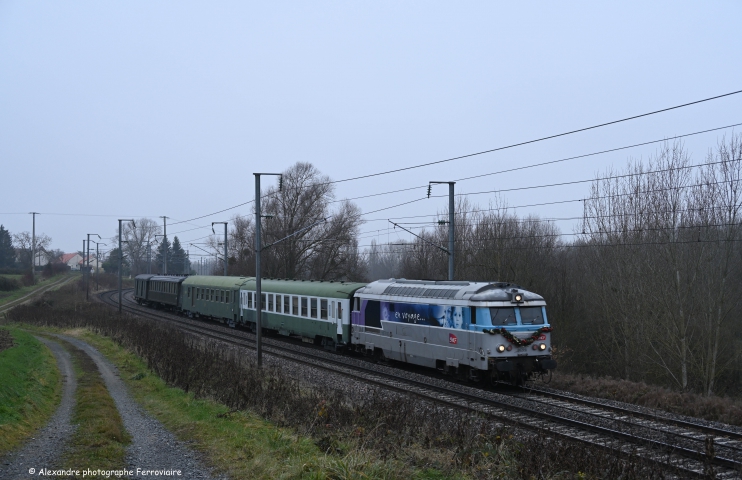 BB 67610 En Voyage La BB 67610 et rame historique en tête du Train du Père Noël.
