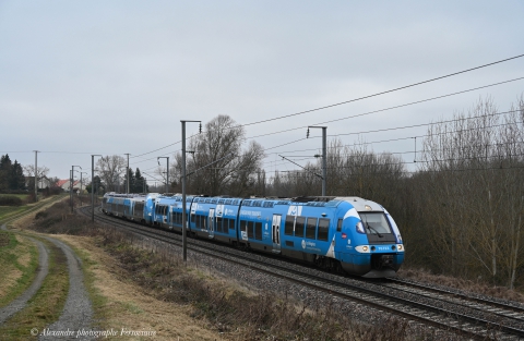 UM d'XGC 76500 AURA Le TER Clermont-Lyon en UM d'X 76500 AURA