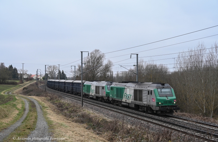 BB 75400 et Lavaufranche Balade pour les quelques wagons du Lavaufranche entre Vichy et St Germain des Fossés avec une UM de 75400