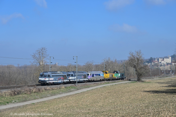 Train de machines Train de machines entre Nevers et Clermont avec 67510-67571-67621 et deux 69000