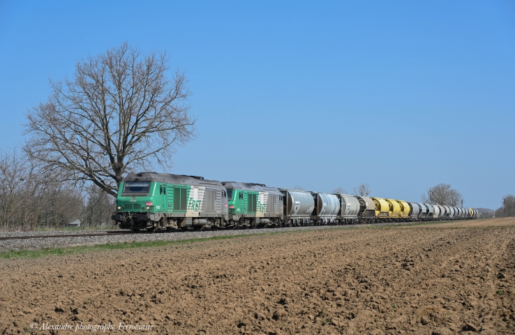 BB 75457 et BB 75441 FRET Les BB 75457 et 75441 assure la traction d'un train de sable en provenance de Sibelin et à destination de Vichy, puis Puy Guillaume sous un autre numéro de sillon.