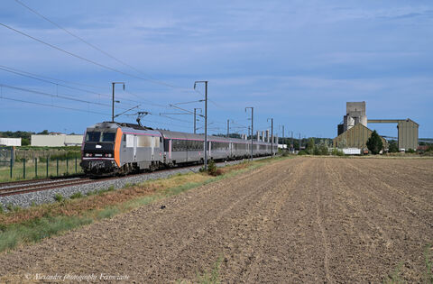 BB 26044 IC 5982 Clermont-Paris avec la BB 26044 en tête de 7 voitures