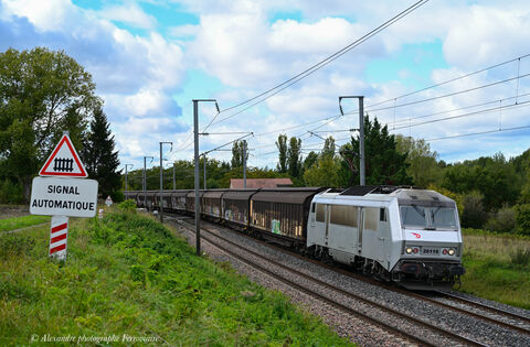 BB 26116 Fantôme La BB 26116 en livrée fantôme assure le train Clermont-Vaires Torcy.