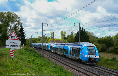 UM3 d'X 76500 AURA UM3 d'XGC 76500 AURA assurant le TER 875708/9 Clermont-Lyon