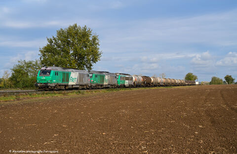 BB 75400 BB 26063 CV Train Sibelin-St Germain avec divers wagons avec en tête un UM de BB 75400 et la BB 26063 en véhicule