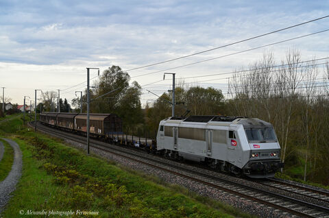 BB 26104 grise Train N°75032 Clermont Vaires Torcy avec en tête la 26104