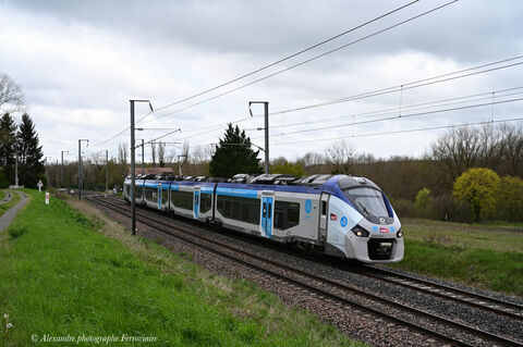 Régiolis B 84633 M TER Clermont-Moulins/Allier pour ce regiolis 84633 M AURA