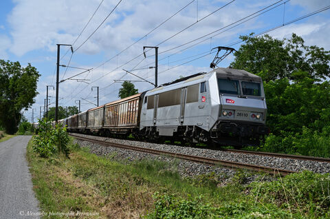 BB 26110 grise Train n°75044 Clermont TDG Villeneuve St Georges avec en tête la BB 26110