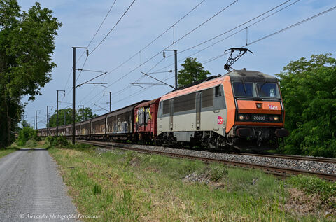 BB 26233 Orange Train n° 75032 Clermont TDG Vaires Torcy pour ce court fret assurer par la BB 26233 Orange