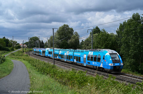 XGC 76500 AURA UM d'X 76500 sur le TER Clermont-Lyon Perrache