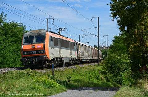 BB 26232 Orange Train n°75049 Villeneuves St Georges Clermont les gravanches avec en tête la 26232 livrée orange