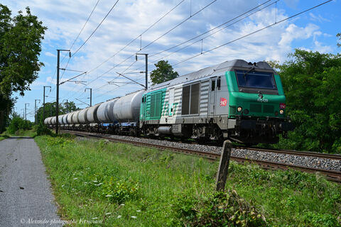 BB 75439 FRET Train de ciment Vicat avec en tête la BB 75439 en livrée fret
