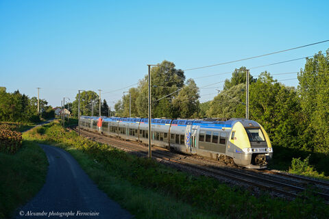 BGC Bourgogne en UM le TER 874002 Clermont-Nevers en BGC Bourgogne