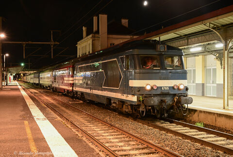 BB 67615 BB 67613 Arrivée et terminus du train du Gévaudan le 23 septembre 2023 en gare de Vichy avec en tête l'UM de BB 67400 (67615-67613)