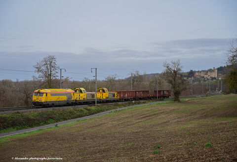 BB 67516 et BB 69000 Infra Train infra St Pierre des Corps Clermont avec la 67516 et deux 69000 en livrée infra